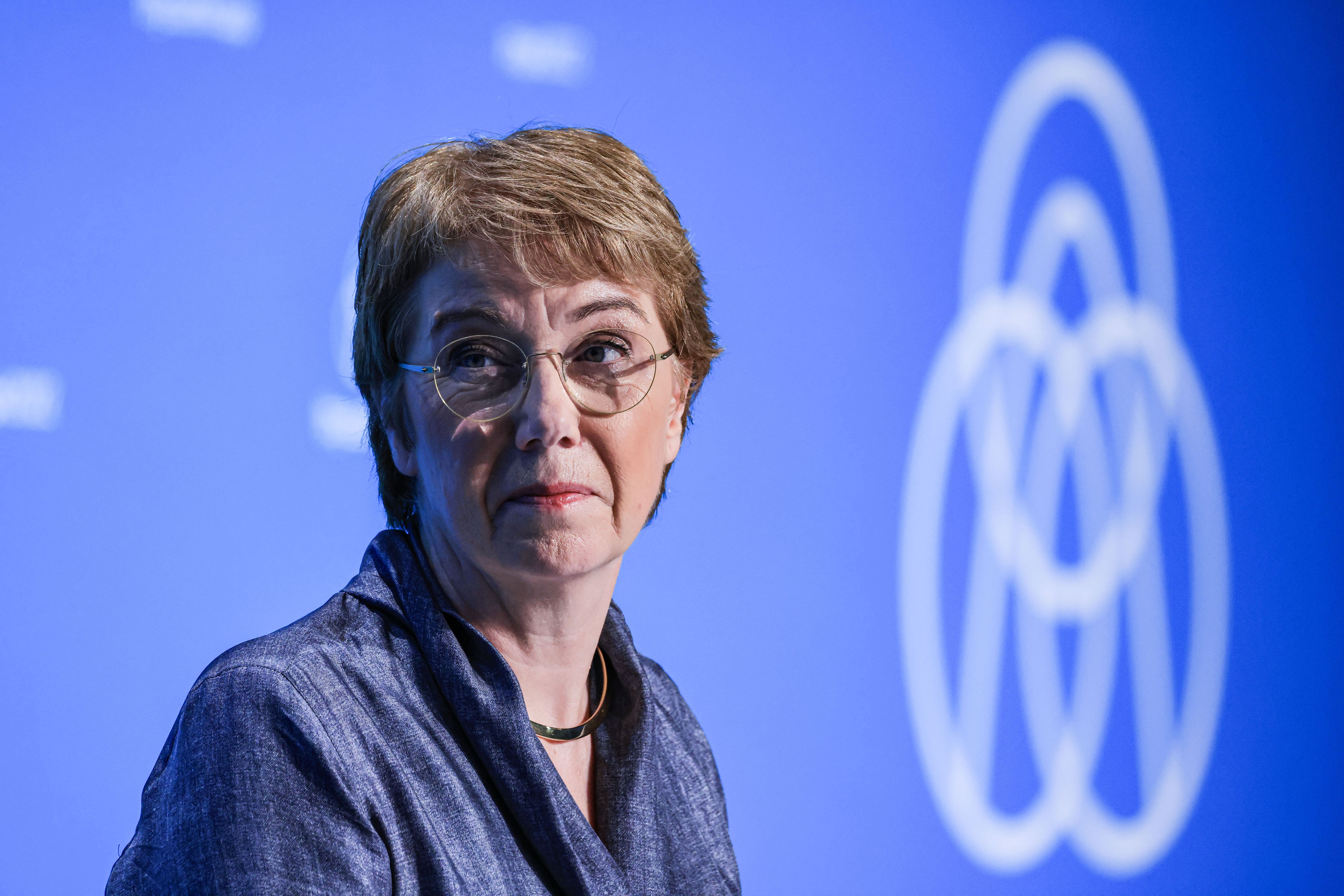 Thyssenkrupp-Vorstandschefin Martina Merz will sich vorzeitig vom Chefposten des Stahlkonzerns zurückziehen.