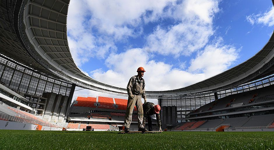 
                <strong>Umbau am Zentralstadion Jekaterinburg</strong><br>
                Teilweise verirren sich nicht einmal 3000 Zuschauer zu den Heimspielen des Traditionsvereins. Deshalb soll das Fassungsvermögen nach der WM auch wieder herabgesetzt werden.
              