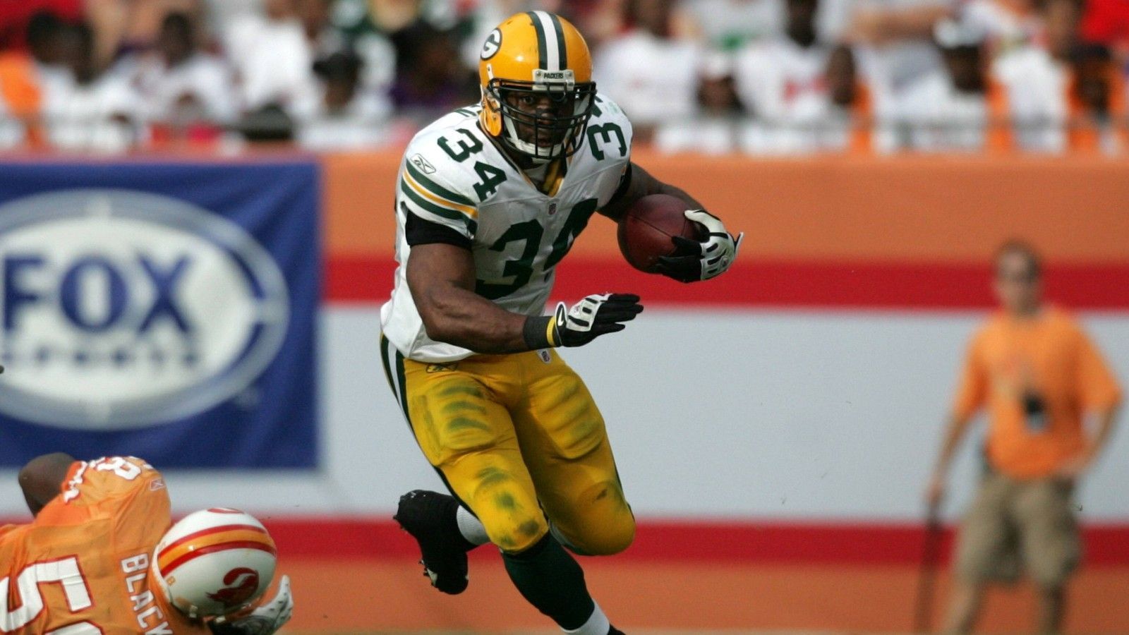 
                <strong>Green Bay Packers: Ahman Green</strong><br>
                &#x2022; Rushing Yards: 1.883<br>&#x2022; Saison 2003<br>Während er sich am College schwer tat, war die Packers-Offense wie für ihn gemacht. Von 2001 bis 2004 erreichte er viermal in Folge den Pro Bowl, 2003 war sein bestes Jahr.
              