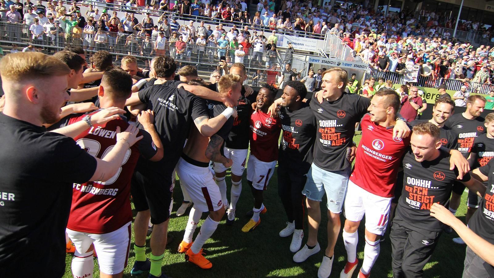 
                <strong>1. FC Nürnberg (2. Bundesliga)</strong><br>
                Der 1. FC Nürnberg steht seit dem 33. Spieltag als zweiter Aufsteiger in die Bundesliga fest. Die Franken machen durch ein 2:0-Erfolg beim SV Sandhausen die Rückkehr in Deutschlands höchste Spielklasse vorzeitig perfekt. Das Team von Michael Köllner kehrt nach vier Jahren Abstinenz in die Bundesliga zurück und feiert damit den achten Aufstieg der Vereinsgeschichte.
              