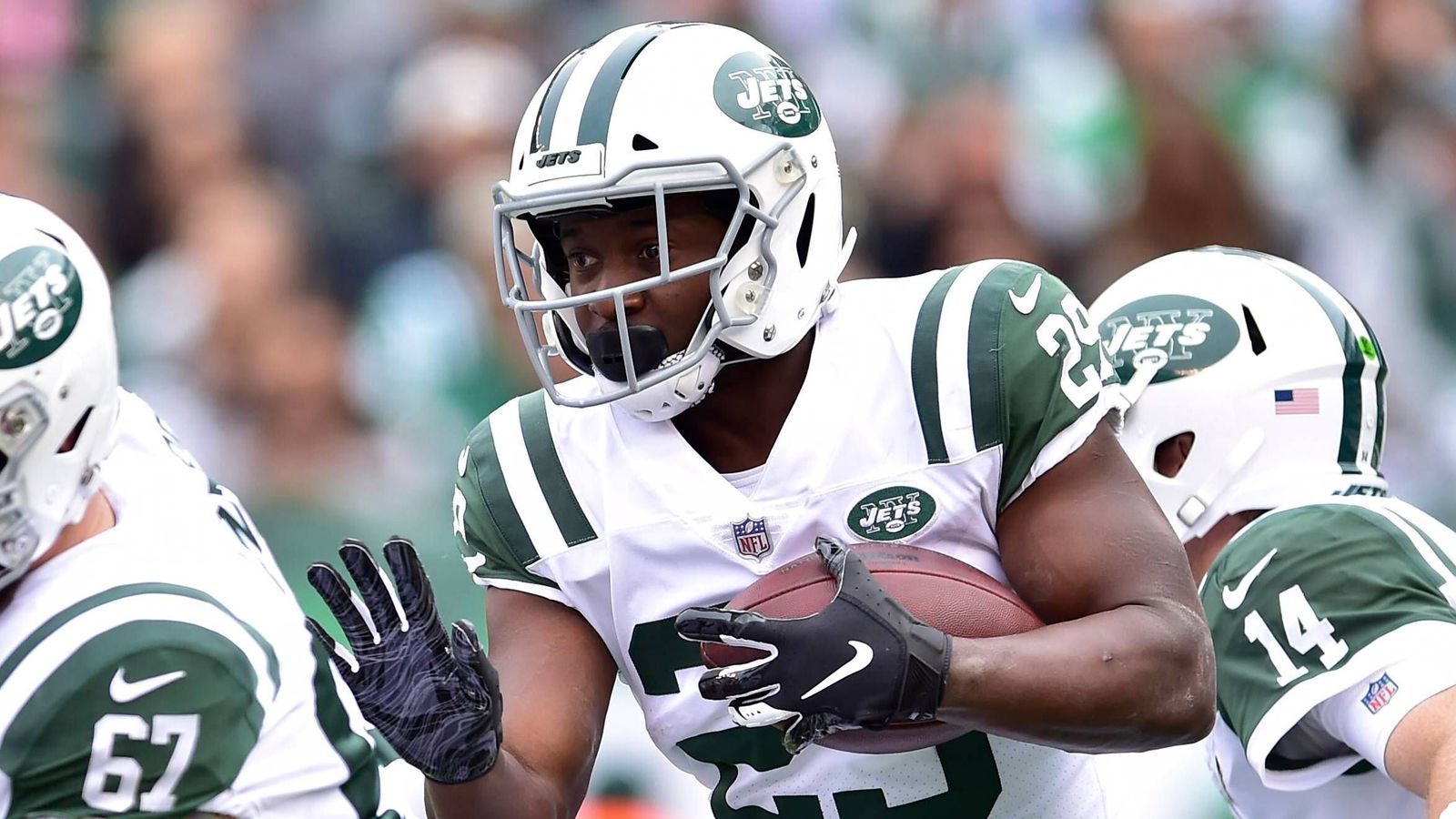 
                <strong>Bilal Powell (New York Jets)</strong><br>
                Glück im Unglück. Zwar fällt Bilal Powell für den Rest der Saison wegen der schweren Nackenverletzung aus, die er im Spiel gegen die Vikings nach einem Hit von Linebacker Eric Kendricks erlitten hatte. Doch der Running Back der Jets wird seine Karriere entgegen anders lautender erster Meldungen wohl doch fortsetzen können. Jets Head Coach Todd Bowles gab in der "New York Post" Entwarnung. "Die Ärzte glauben, dass er wieder vollständig gesund wird."
              