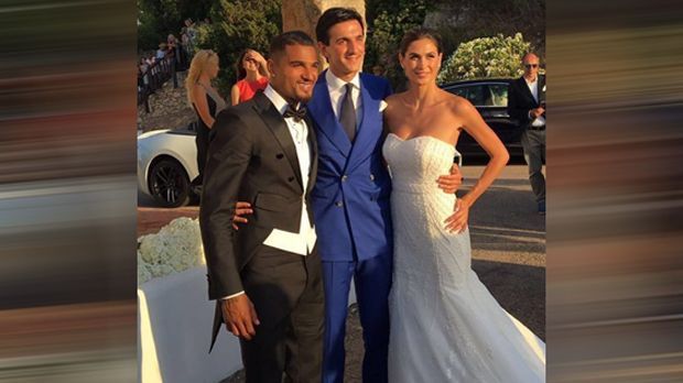 
                <strong>Kevin-Prince Boateng und Melissa Satta</strong><br>
                Kevin-Prince Boateng und Melissa Satta: Einen Verein hat der frühere Schalker (li.) zwar derzeit nicht, aber dafür eine traumhaft schöne Ehefrau. Boateng heiratete in der Sommerpause seine langjährige Freundin Melissa Satta. Mit der Italienerin, die eine Vorliebe für Fußballer hat - sie war schon mit Christian Vieri liiert - hat Boateng einen Sohn.
              