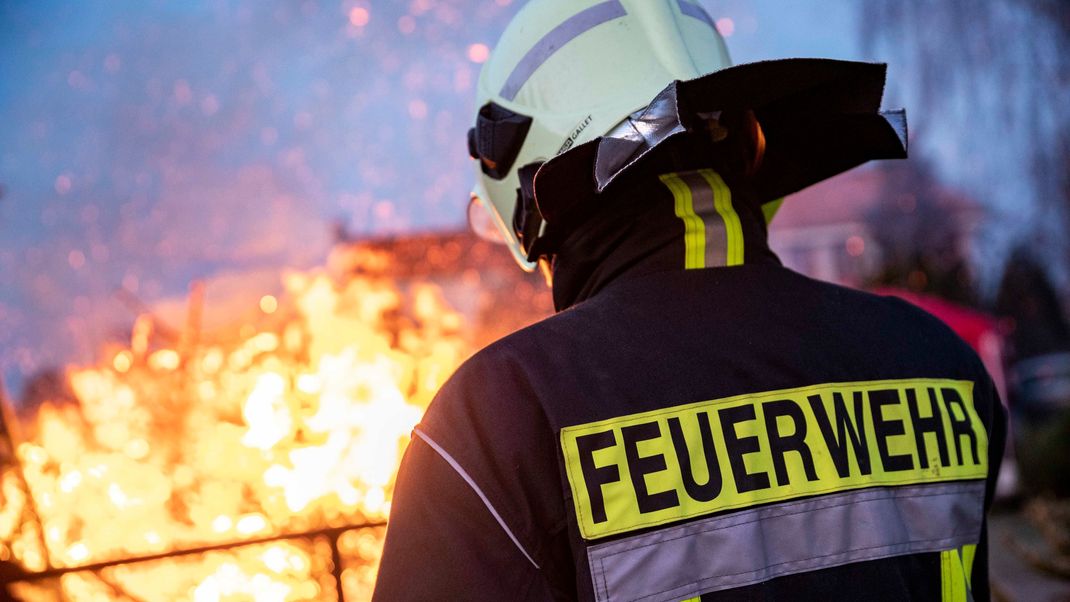 Ein Feuer am Alexanderplatz in Berlin brachte den Bahnverkehr zeitweise zum Erliegen. (Symbolbild)