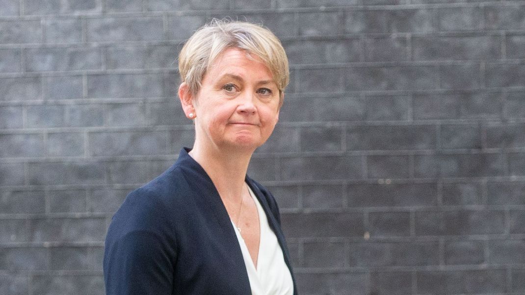 Großbritanniens Innenministerin Yvette Cooper