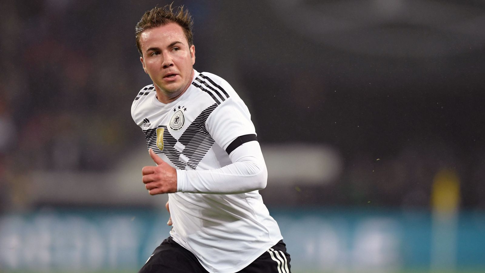 
                <strong>#11: Mario Götze (Eintracht Frankfurt)</strong><br>
                &#x2022; Position: Offensiver Mittelfeldspieler/Rechtsaußen/Linksaußen<br>&#x2022; A-Länderspiele: 63 (17 Tore)<br>&#x2022; Alter: 30 Jahre<br>
              