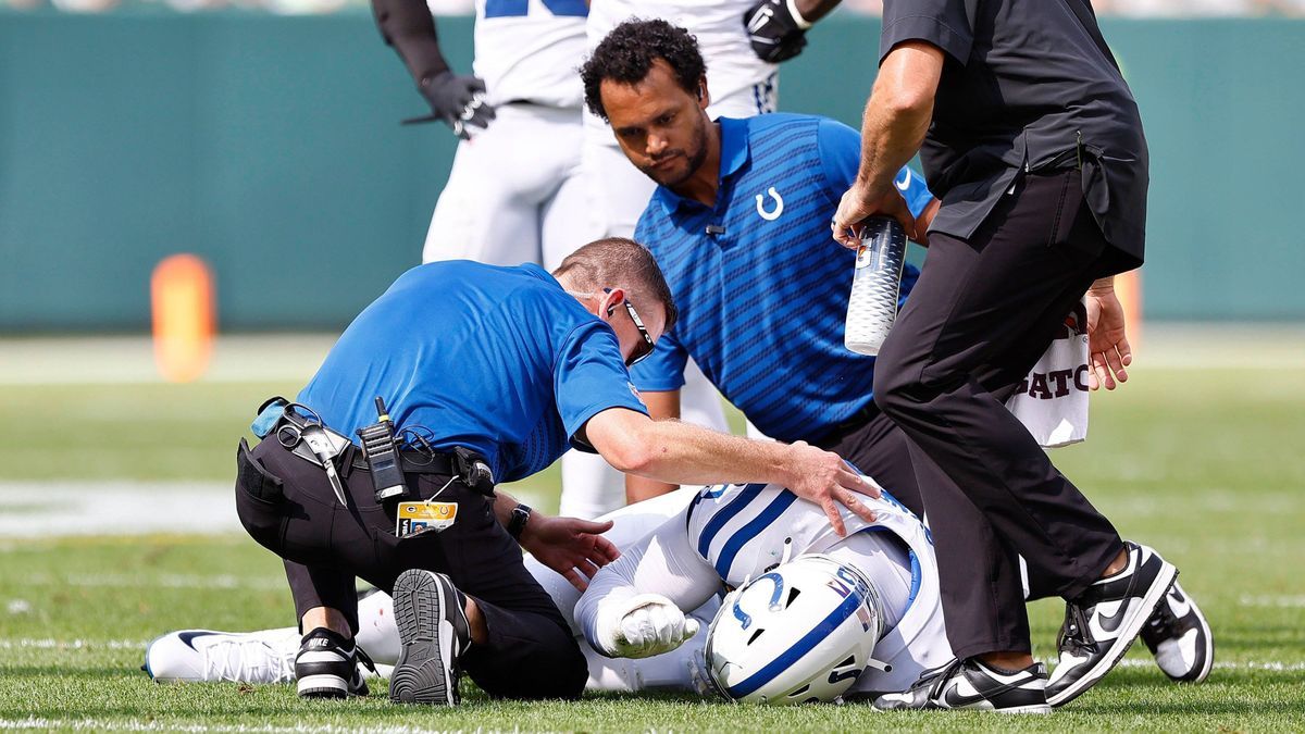 GREEN BAY, WI - SEPTEMBER 15:Indianapolis Colts defensive tackle DeForest Buckner (99) is attended to my Indianapolis Colts medical staff during an NFL, American Football Herren, USA game between t...