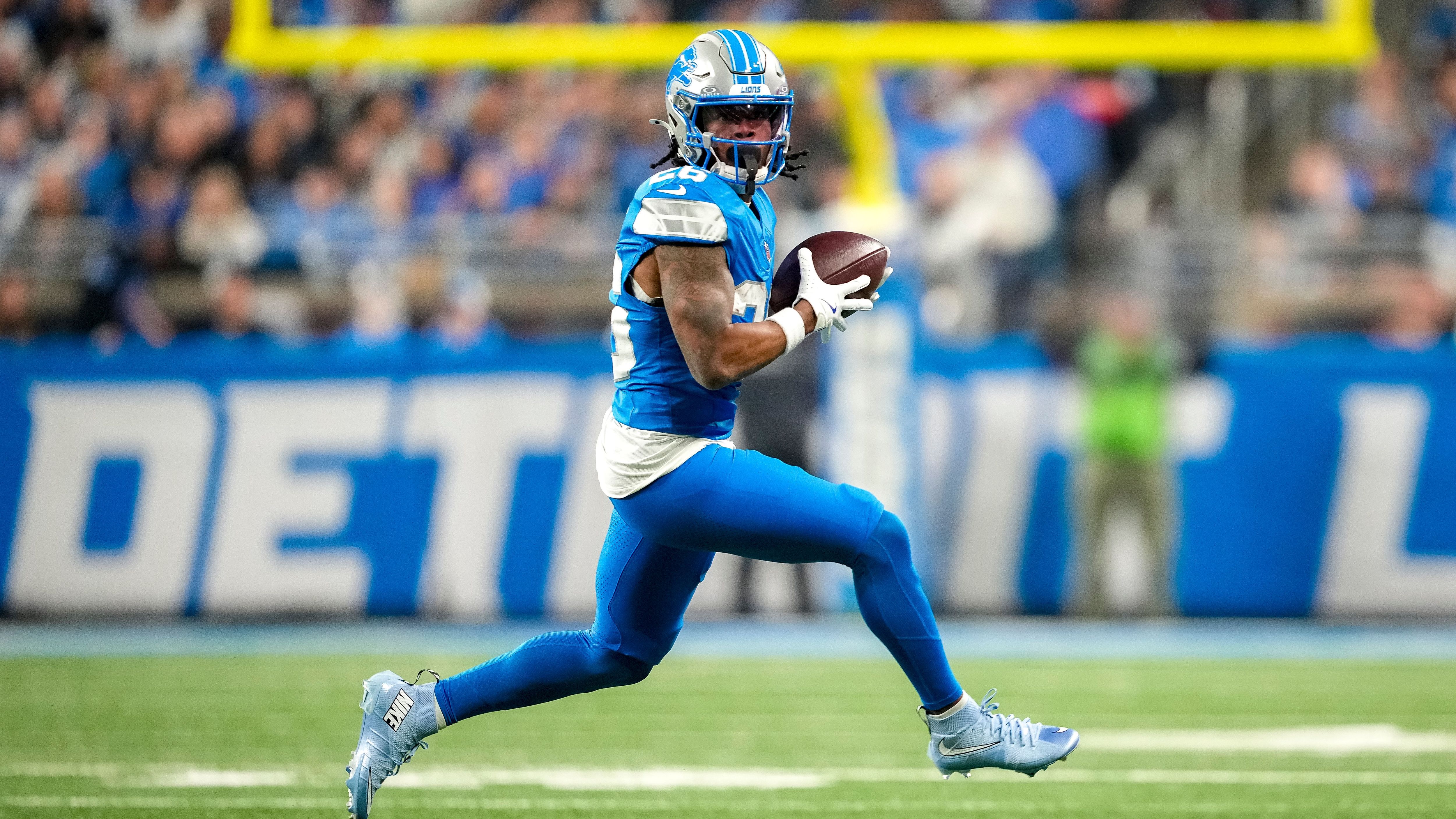 <strong>Platz 25 (geteilt): Jahmyr Gibbs (Detroit Lions)</strong><br>Quote: +8000<br>Erklärung zur Quote: bei 100 Dollar Einsatz bekommt man 8000 Dollar