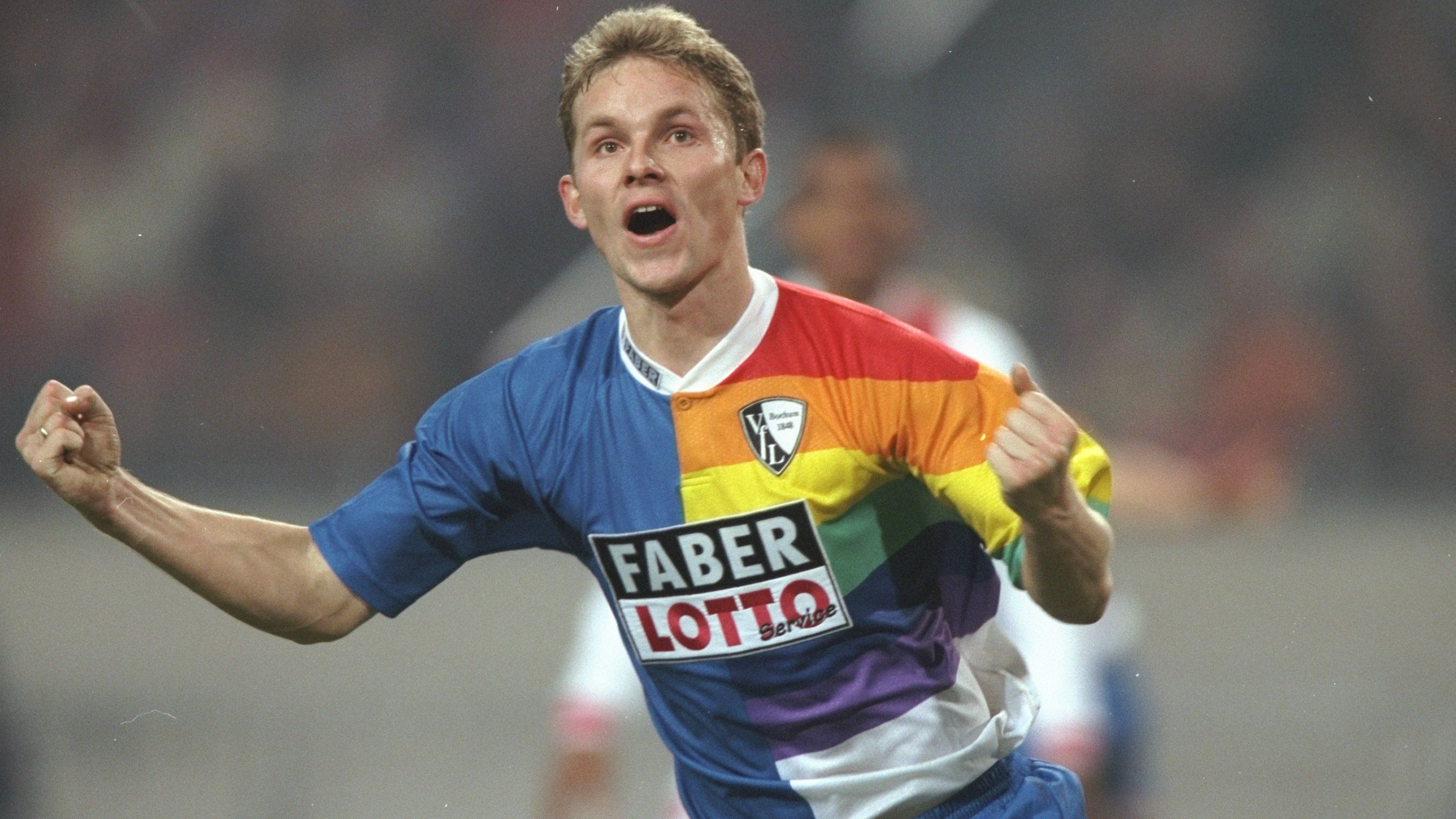 <strong>VfL Bochum 1997/98: "Faber"-Trikot im Regenbogen-Outfit</strong><br>Starten wir gleich mit jenem Trikot, das wohl nicht nur Goretzka, sondern viele Bochum- und auch andere Fußballfans zu Hause im Schrank haben dürften. Ein wahres Kultobjekt. Vor allem die Regenbogen-Optik verleiht dem Dress einen enormen Wiedererkennungswert.