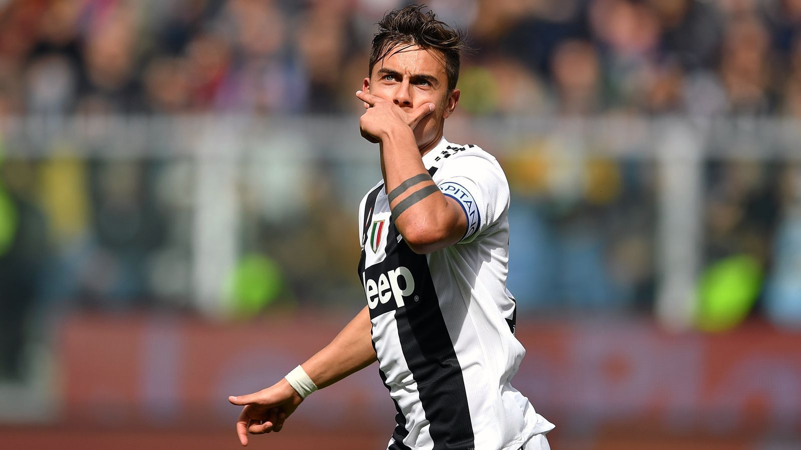 
                <strong>Möglicher Abgang Paulo Dybala</strong><br>
                Als möglicher Juventus-Abgang wurde zuletzt immer häufiger der Argentinier Paulo Dybala gehandelt. Der 25-jährige Argentinier wird ganz aktuell von der spanischen Zeitung "AS" mit einem möglichen Wechsel zu Atletico Madrid in Verbindung gebracht. Der noch bis 2022 gebundene Dybala wird in der spanischen Hauptstadt als möglicher Nachfolger von Antoine Griezmann gehandelt, der Atletico wohl im Sommer 2019 verlassen wird. In Turin gehörte Dybala zuletzt immer öfter nicht mehr zum Stammpersonal. Zudem soll es zwischen ihm und Cristiano Ronaldo Probleme gegeben haben. Auch Manchester United gilt als möglicher Abnehmern. 
              