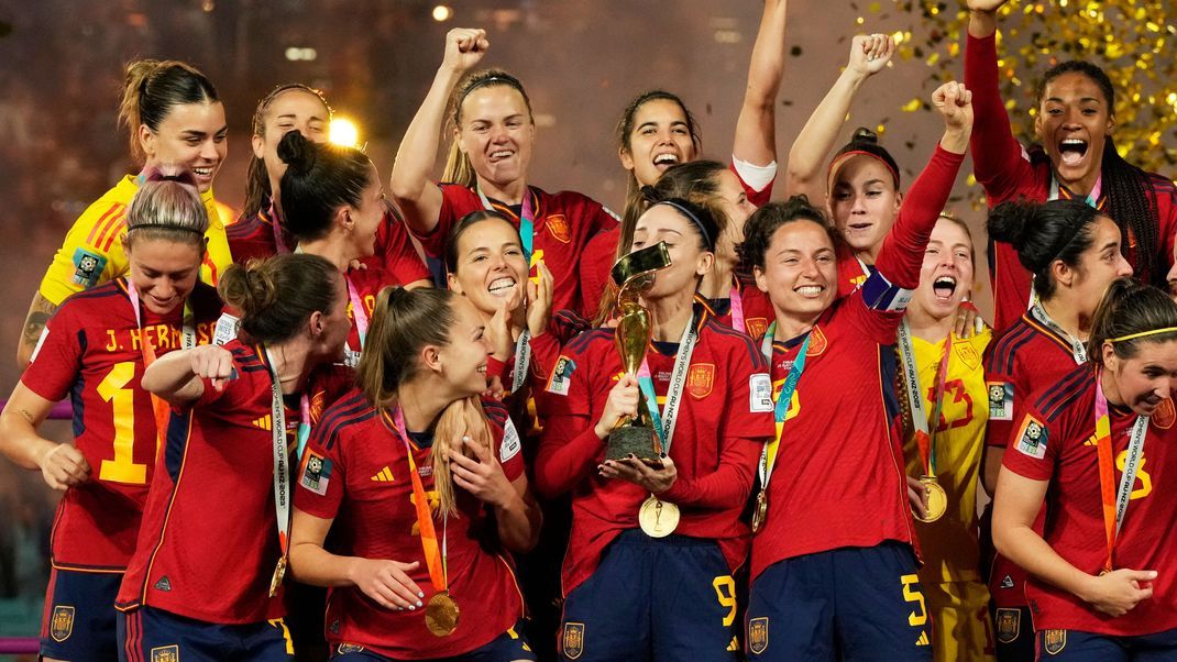 Die spanischen Nationalspielerinnen nach ihrem Sieg über England im WM-Finale 2023.