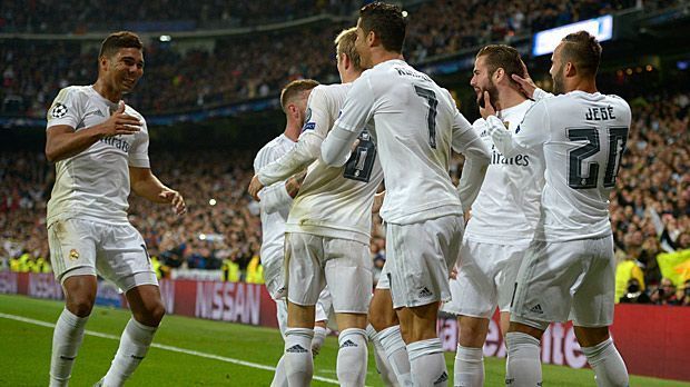 
                <strong>Real Madrid (Spanien)</strong><br>
                Real Madrid (Spanien): Die "Königlichen" sammeln in Gruppe A zehn Zähler aus den ersten vier Partien und stehen damit schon zwei Runden vor dem Ende zum 19. Mal nacheinander im Achtelfinale der Champions League. Für Cristiano Ronaldo und Co. ist aber natürlich nur der Titel gut genug - es wäre der elfte in einem internationalen Landesmeister-Wettbewerb.
              