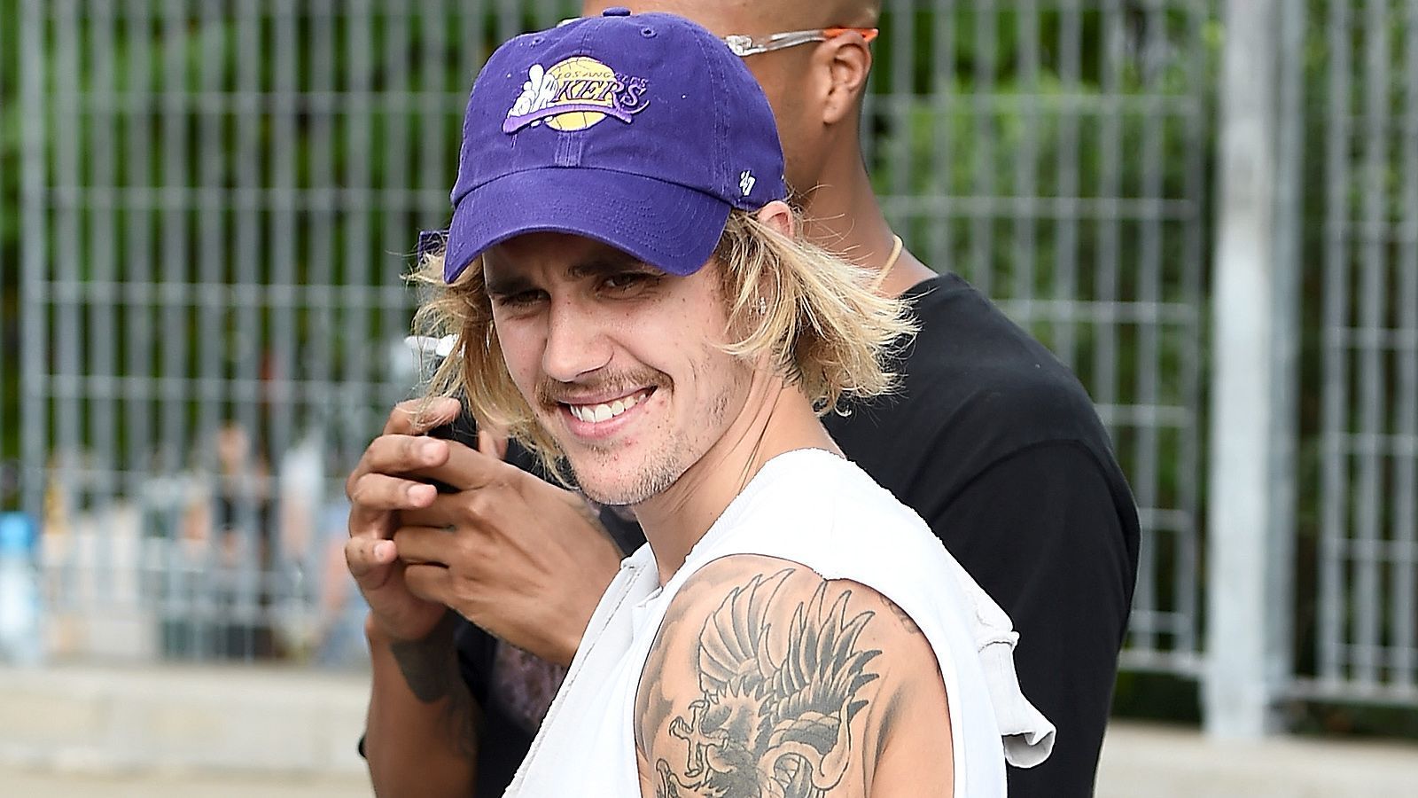 
                <strong>Justin Bieber</strong><br>
                Der kanadische Pop- und R&B-Sänger erlebte den letzten Heimerfolg der Chiefs in den Playoffs nicht. Bieber wurde am 1. März 1994 geboren. Knapp zwei Monate zu spät.
              