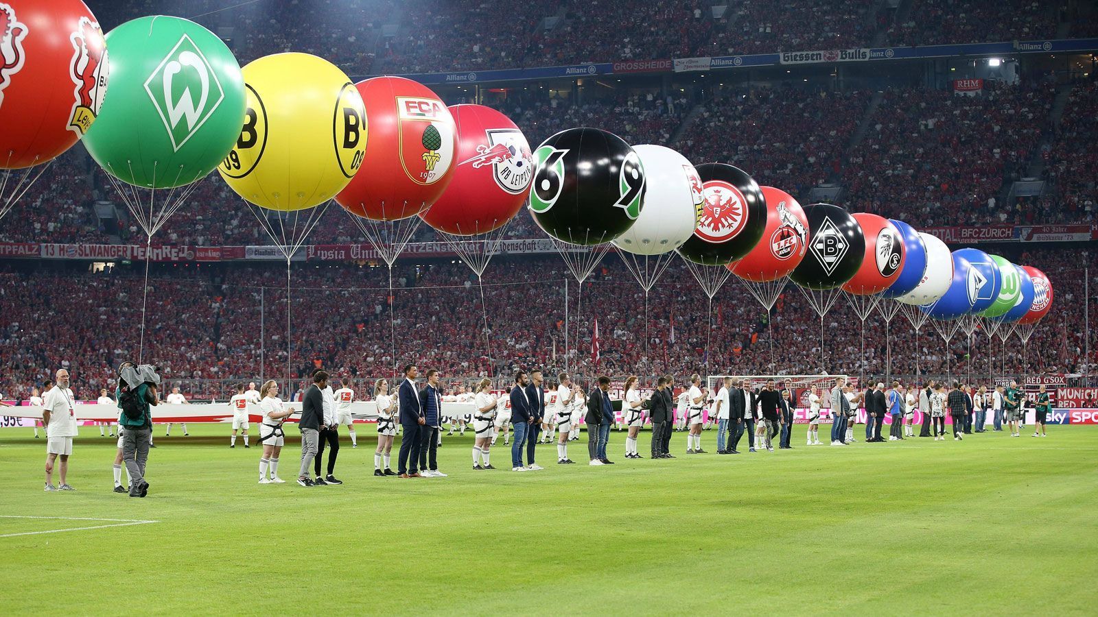 
                <strong>Das Fußball-Programm der nächsten Wochen</strong><br>
                Mit der WM sind vier Wochen Fußball zu Ende gegangen. Trotzdem müssen die Fans nicht lange auf die nächsten Spiele warten. Der erste Bundesligist startet schon im Juli in die neue Saison. ran.de zeigt euch das Fußball-Programm der nächsten Wochen. 
              