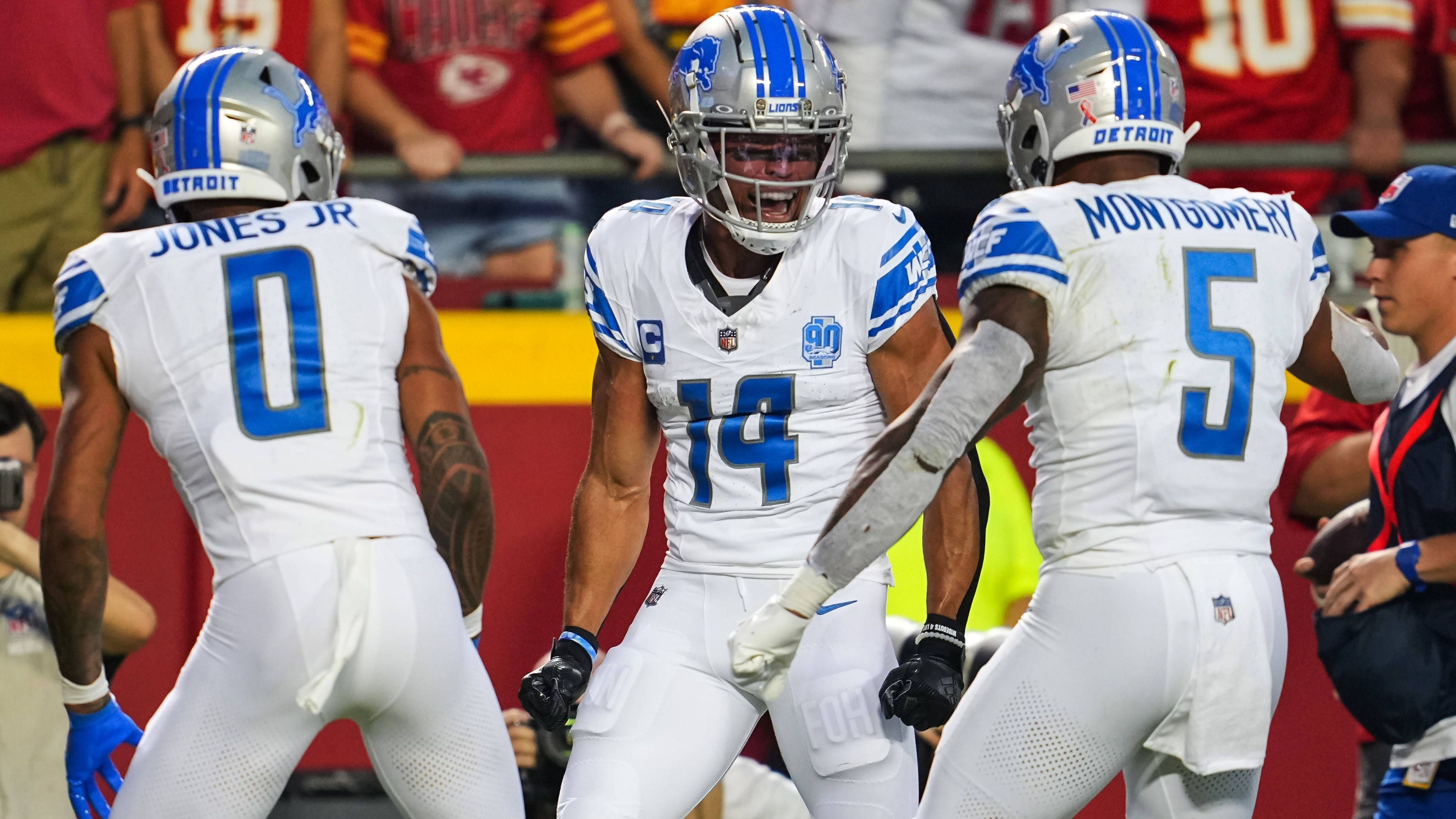 <strong>Amon-Ra St. Brown und die Detroit Lions</strong><br>Sie haben richtig Grund zu feiern: den Champion im Auftakt geschlagen und damit der Football-Welt gleich mal ein Statement verpasst. St. Brown und die Lions bestätigen beim 21.20 über die Kansas City Chiefs die Form aus den letzten Spielen der Vorsaison.