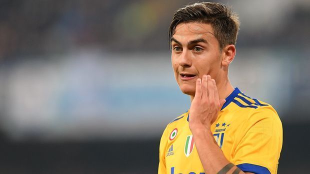 
                <strong>Paulo Dybala (Juventus Turin)</strong><br>
                Wer Gareth Bale angeblich abgeben will, braucht natürlich einen Ersatz für den Waliser. Laut "Marca" ist Juventus Turins Paulo Dybala ein möglicher Kandidat, um Bale bei Real Madrid im Sommer 2018 zu ersetzen. Demnach sei der Argentinier möglicherweise jedoch nur der berühmte Plan B und die erste Wahl eher Liverpools Ägypter Mohamed Salah. Dybalas Vertrag bei der "Alten Dame" läuft noch bis zum Sommer 2022, allerdings wohl mit einer Ausstiegsklausel versehen.
              