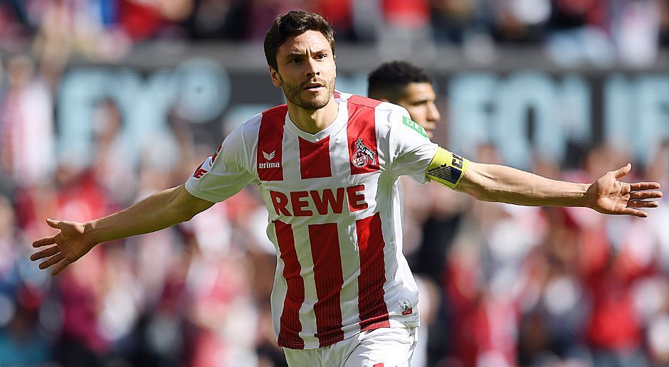 
                <strong>Top 10: Die loyalsten Spieler in Europas Topligen</strong><br>
                Jonas Hector hält auch in schlechten Zeiten zum 1. FC Köln und geht mit seinem Verein notfalls auch in die 2. Liga. Dafür entschied sich der Kapitän offenbar gegen Angebote namhafter Topklubs und geht bald in seine neunte Saison beim Geißbock-Klub. Dennoch fehlen Hector noch ein paar Jahre zu den Treuesten der Treuen. ran.de zeigt euch die Top-10 der loyalsten Spieler in Europas Topligen, die in aufeinanderfolgenden Saisons beim gleichen Team spielen (Quelle: CIES Football Observatory).
              