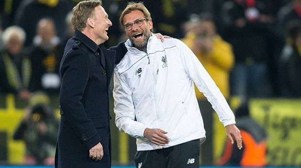 
                <strong>Klopp herzt Watzke</strong><br>
                Nicht nur die Fans, auch Hans-Joachim Watzke freut sich auf das Wiedersehen mit Jürgen Klopp. Vor dem Spiel gibt es einen lockeren Plausch, ein paar Umarmungen und ...
              