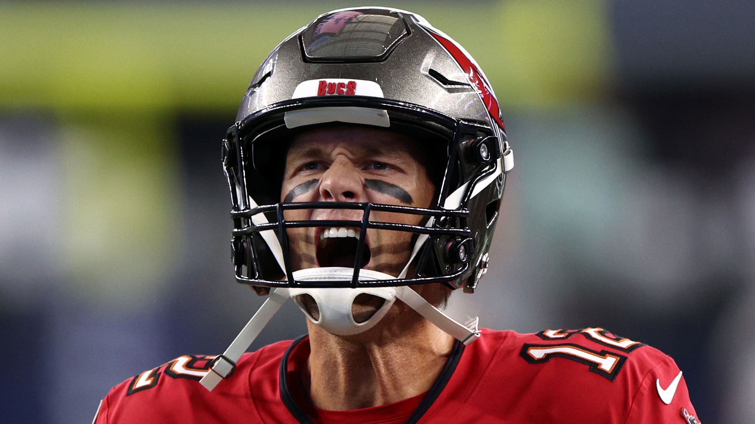 
                <strong>Week 1: Tom Brady (Tampa Bay Buccaneers)</strong><br>
                Tom Brady schreibt auch in seiner 23. NFL-Saison weiter Geschichte. Nach seinem Einsatz beim Saison-Auftakt gegen die Dallas Cowboys ist der 45-Jährige von den Tampa Bay Buccaneers der älteste Quarterback, der je in einem NFL-Spiel in der Anfangsformation stand.
              