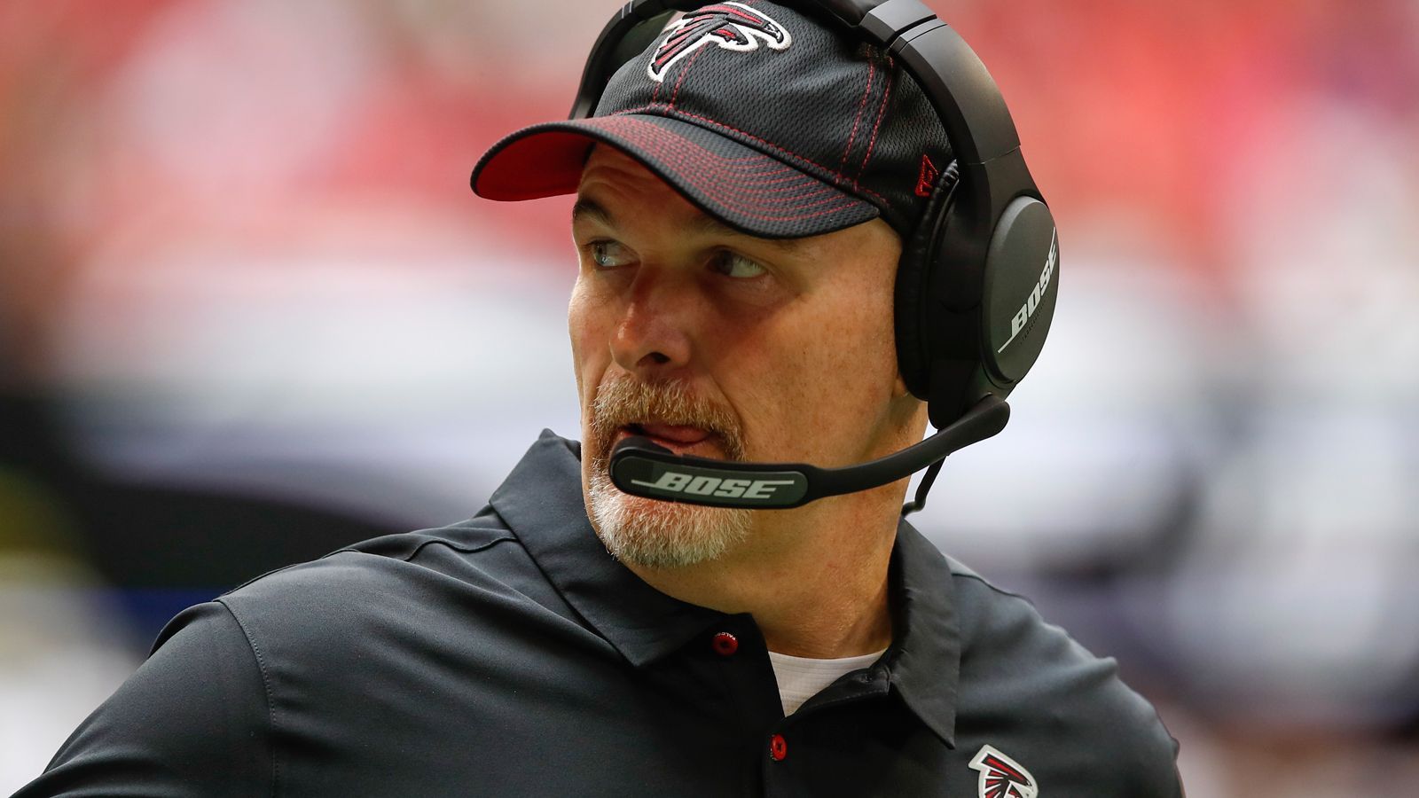 
                <strong>Vater der Legion of Boom vor dem Aus</strong><br>
                Für Dan Quinn könnte die Zeit als Head Coach der Atlanta Falcons bald zu Ende sein. Sehr bald sogar. Und das ausgerechnet nach dem Spiel gegen die Seattle Seahawks (So., ab 17:00 Uhr im Livestream auf ran.de)? Quinn gilt als der Vater der Legion of Boom, er war Defensive Coordinator der Seahawks, als diese 2013 und 2014 in den Super Bowl einzogen.
              