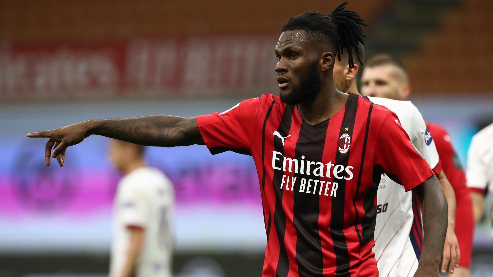 
                <strong>Franck Kessie (AC Mailand)</strong><br>
                Im Sommer 2021 spielt der Ivorer Franck Kessie mit der Olympia-Auswahl seines Landes in Tokio um eine mögliche Medaille, danach könnte sich die sportliche Zukunft des Milan-Profis klären. Nach einer bärenstarken Vorsaison mit 13 Treffern soll der 24-Jährige bei diversen Topklubs auf dem Zettel stehen - eben auch beim FC Liverpool. Im Vergleich zu anderen Kandidaten könnte Kessie zudem zu einem Schnäppchen werden, denn sein Vertrag läuft bereits im Sommer 2022 aus.
              