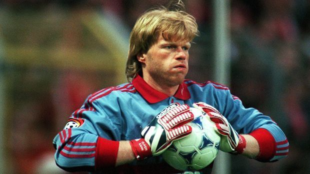 
                <strong>Oliver Kahn</strong><br>
                Dies soll nur eine Auswahl an legendären Spitznamen gewesen sein. Zum Abschluss aber noch ein Klassiker: Während der WM 2002 war der damalige Bayern-Keeper Kahn - bis zum Finale - kaum zu überwinden. Bis heute bleibt ihm daher sein Beiname "Titan".
              