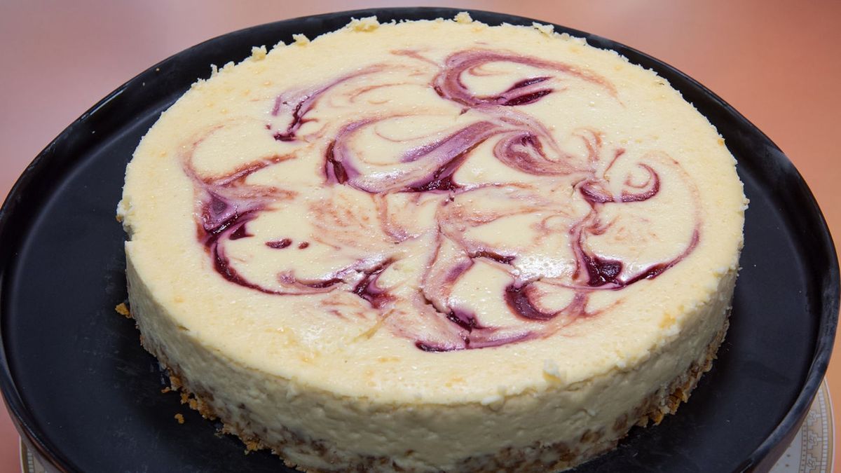 Cheesecake mit Zwetschgen-Strudel