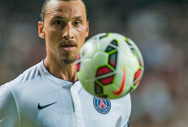 
                <strong>Zlatan Ibrahimovic</strong><br>
                21 Millionen Euro nimmt 2012 der AC Mailand für Superstar Zlatan Ibrahimovic ein. Den Schweden zieht es im Alter von 30 Jahren zu Paris Saint-Germain.
              