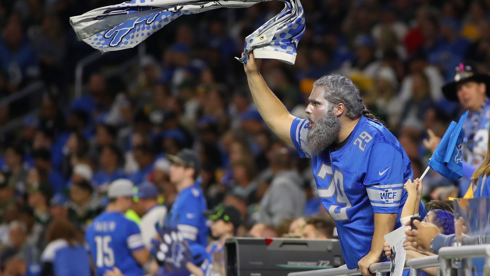 
                <strong>27. Platz: Detroit Lions</strong><br>
                Stadion: Ford Field (Kapazität: 65.000) -Fan-Kosten: 482,27 US-Dollar
              