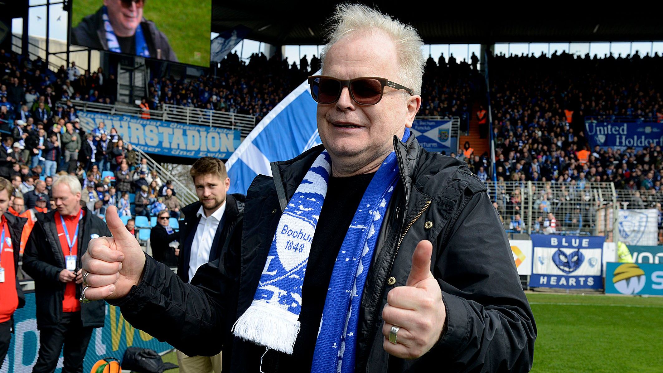 <strong>VfL Bochum: Herbert Grönemeyer</strong><br>Mit seinem Lied "Bochum" besang Herbert Grönemeyer eine ganze Stadt. Kein Wunder also, dass er auch fantechnisch dem VfL die Daumen drückt. Geboren ist Grönemeyer aber gar nicht in Bochum, sondern im über 200 Kilometer entfernten Göttingen.&nbsp;