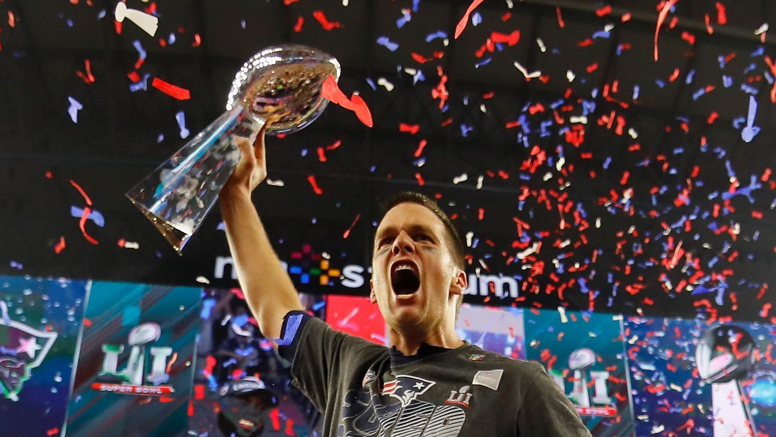 
                <strong>G.O.A.T.</strong><br>
                Patriots-Quarterback Tom Brady stand bereits acht Mal im Super Bowl und hat somit mehr Final-Erfahrung als alle Spieler der Los Angeles Rams zusammen. Im Kader der Rams sind nämlich lediglich vier Spieler mit insgesamt fünf Super Bowls vertreten. CJ Anderson stand mit den Denver Broncos in zwei Super Bowls, Aqib Talib spielte für selbiges Team einen Super Bowl. Auch Brandin Cooks und Sam Shields bestritten je ein Finale - Cooks für die Patriots, Shields für die Green Bay Backers.
              