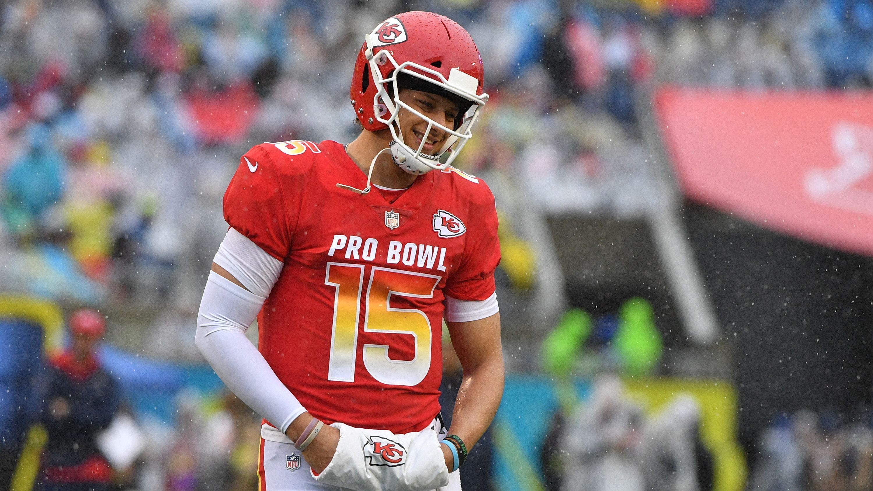 <strong>Pro-Bowl-Nominierungen</strong><br>
                In jedem seiner sechs Jahre als Starter wurde Patrick Mahomes auch in den Pro Bowl gewählt. Josh Allen wurde diese Ehre im Jahr 2020 zum ersten Mal zuteil, 2022 erneut. 8:1 für Mahomes.
