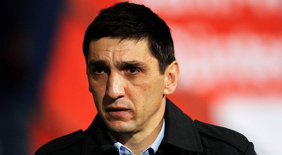 
                <strong>Tayfun Korkut (Bayer Leverkusen, Trennung zum Saisonende)</strong><br>
                Tayfun Korkut muss als Trainer von Fußball-Bundesligist Bayer Leverkusen erwartungsgemäß am Saisonende gehen. Das verkündete Bayer-Geschäftsführer Michael Schade nach dem 2:2 im rheinischen Derby gegen den 1. FC Köln. Die Trennung von Korkut war ohnehin erwartet worden. Der 43-Jährige hatte die Nachfolger des geschassten Roger Schmidt beim Werksklub angetreten, konnte allerdings mit den erzielten Ergebnissen nicht überzeugen.
              