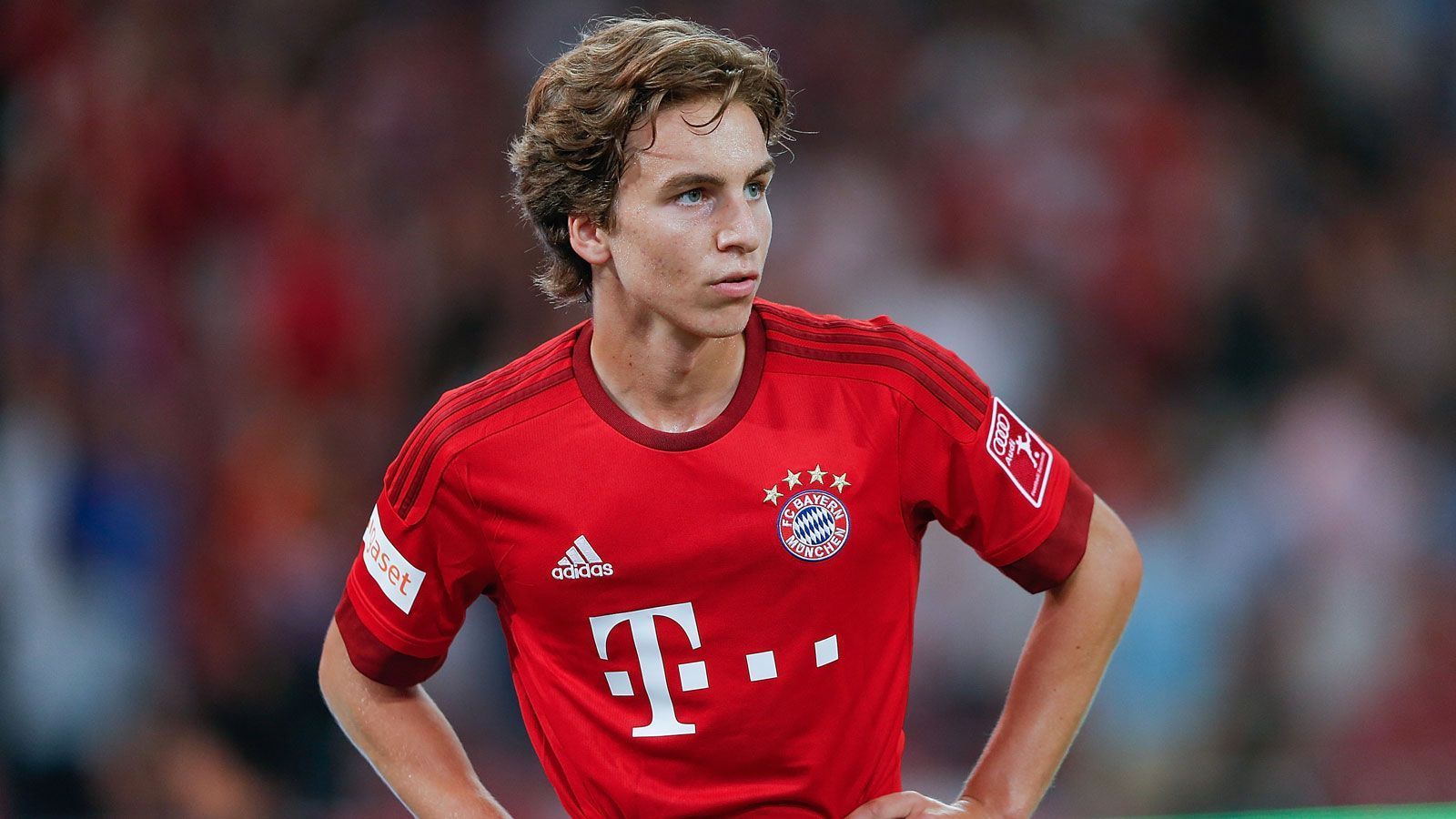 
                <strong>Gianluca Gaudino</strong><br>
                Im Alter von acht Jahren wechselte der Sohn von Maurizio Gaudino in die Jugendabteilung des deutschen Rekordmeisters und gab mit 17 Jahren sein Bundesliga-Debüt. Danach wurde Gaudino vermehrt in der zweiten Mannschaft eingesetzt und verlor zunehmend den Anschluss an die Bundesliga-Mannschaft. Nach einer vielversprechenden Leihe zum FC St. Gallen wechselte der talentierte Mittelfeldspieler im Sommer 2017 zu Chievo Verona. Von Anfang 2019 an spielte Gaudino wieder in der Schweiz, bei den Young Boys Bern. Dreimal wurde er mit dem Team Meister. Dann zog es ihn zurück nach Deutschland. Seit Juni 2021 schnürt er für den Zweitligisten Sandhausen die Schuhe.
              