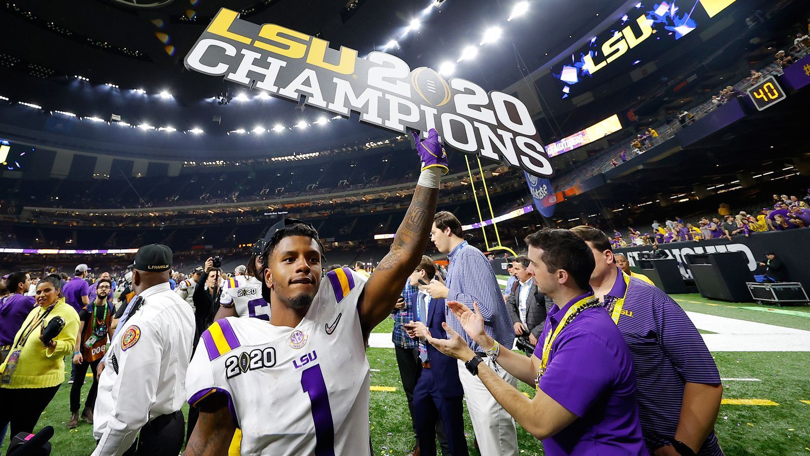 
                <strong>Kristian Fulton (Cornerback, LSU Tigers)</strong><br>
                Spektakuläre Saison von Kristian Fulton und den LSU Tigers: Der Cornerback verhalf den Tigers mit seiner herausragenden Passverteidigung zu einer perfekten Saison und hat sich so auch für NFL-Scouts in den Vordergrund gespielt. Fulton kann in der NFL ein klassischer "Lock-Down"-Cornerback werden, der regelmäßig den besten Receiver des Gegners im Eins-gegen-Eins verteidigt. Fulton ließ in dieser Saison nur sechs First Downs zu. Kein anderer Verteidiger konnte diese Zahlen aufweisen. 
              