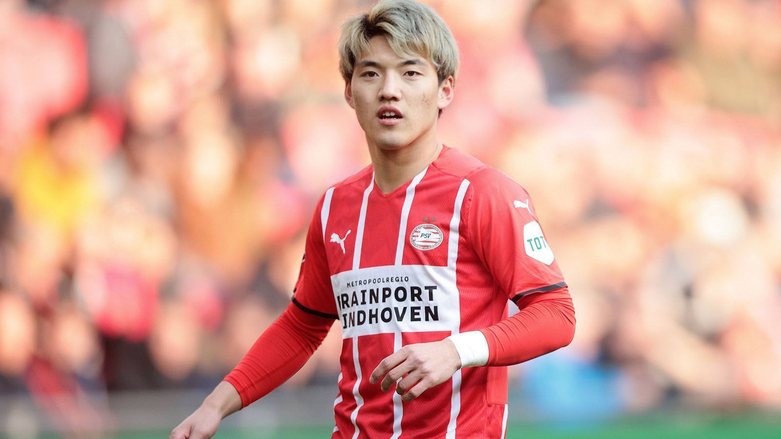 
                <strong>Ritsu Doan (PSV Eindhoven)</strong><br>
                Ritsu Doan verfügt über Bundesliga-Erfahrung. Der Japaner war in der vergangenen Saison von PSV Eindhoven an Arminia Bielefeld ausgeliehen und überzeugte dort. Zurück in Eindhoven fand sich der 23-Jährige seiner Meinung nach zu häufig auf der Ersatzbank wieder und wäre Berichten zufolge einem Wechsel nicht abgeneigt. In 19 Spielen in der Eredivisie erzielte Doan sechs Treffer und beritete ein Tor vor. Von einem ehemaligen Bielefelder kommen wir zu einem aktuellen Bielefelder, der sich ebenfalls im Fokus der Gladbacher befindet ...
              