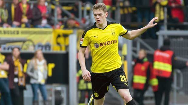 
                <strong>Matthias Ginter</strong><br>
                Matthias Ginter: Das Flanken sollte der Außenverteidiger definitiv trainieren. Mehrmals versuchte er sich, ohne eine gefährliche Aktion zu kreieren. Defensiv solide, hatte nur ein Mal gegen Ilicevic das Nachsehen. ran-Note: 3.
              