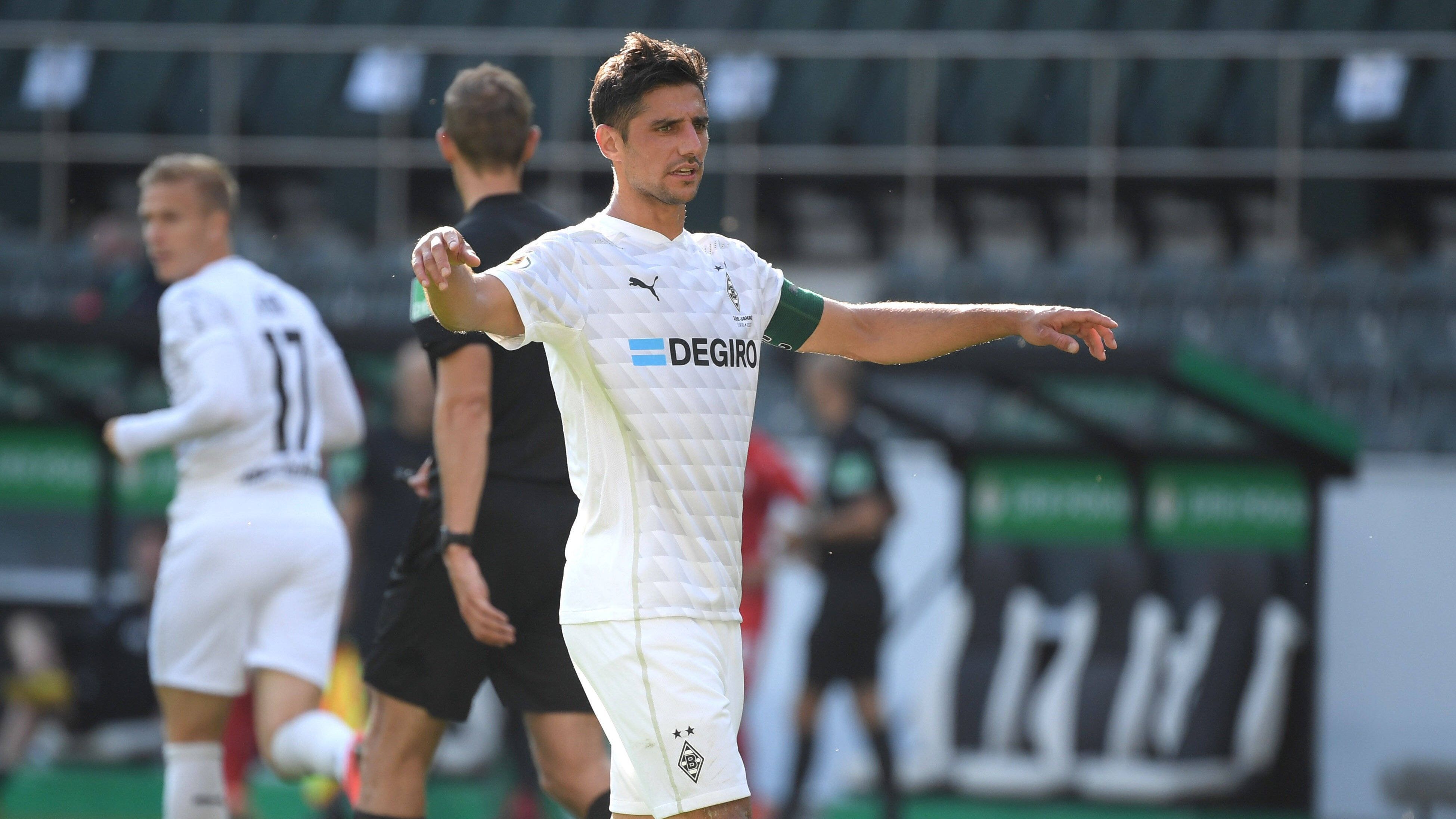 
                <strong>Borussia Mönchengladbach</strong><br>
                1. Lars Stindl (Kapitän) 2. Yann SommerWeitere Mitglieder: Breel Embolo, Oscar Wendt, Matthias Ginter 
              