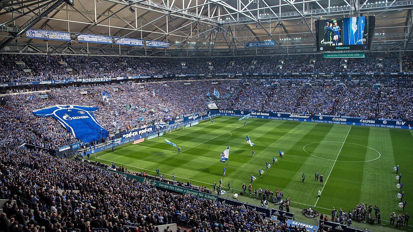 
                <strong>Platz 4: FC Schalke 04 - Veltins-Arena</strong><br>
                Kapazität: 62.271Logen: 81Sitzplätze: 45.962Stehplätze: 16.309
              