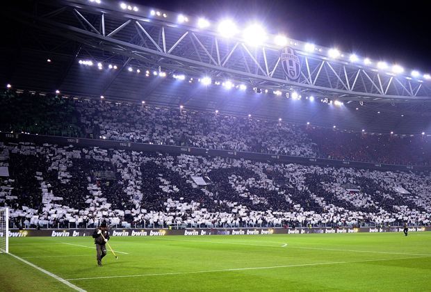 
                <strong>Juventus-Fans finden ihren Klub "magisch"</strong><br>
                Klassisch, aber trotzdem beeindruckend: diese Choreo der Juve-Anhänger.
              