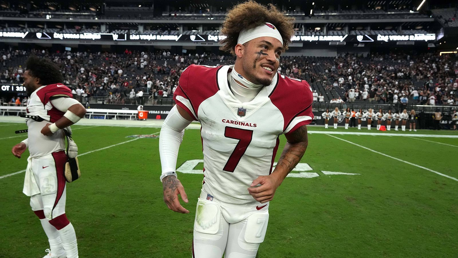 
                <strong>Bryon Murphy Jr. (Minnesota Vikings)</strong><br>
                Wenn Byron Murphy Jr. all seine Boni-Zahlungen erhält, geht er mit zwei Millionen US-Dollar nach Hause. 250.000 US-Dollar erhält er jeweils für 70, 75, 80 und 85 Prozent gespielter Snaps. Wenn er es in das First Team All Pro schafft, kriegt er eine weitere Millionen aufs Konto überwiesen. 
              