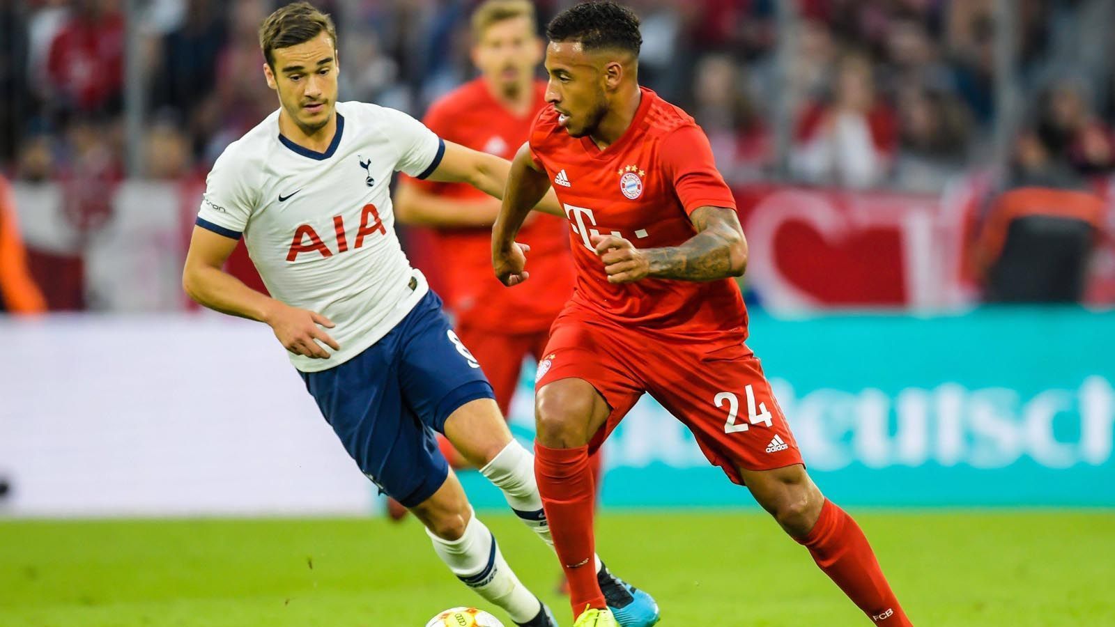 
                <strong>Corentin Tolisso</strong><br>
                Der Weltmeister war zu Beginn der Routinier in einem extrem jungen Mittelfeld. Bemühte sich darum, Ordnung ins Spiel zu bringen. Tat sich mit seinen jungen Mitspielern aber schwer, schaffte es nicht wirklich, vorneweg zu marschieren. Was man von einem Weltmeister durchaus erwarten darf. Wurde nach einer Stunde für Thiago ausgewechselt. ran-Note: 4
              