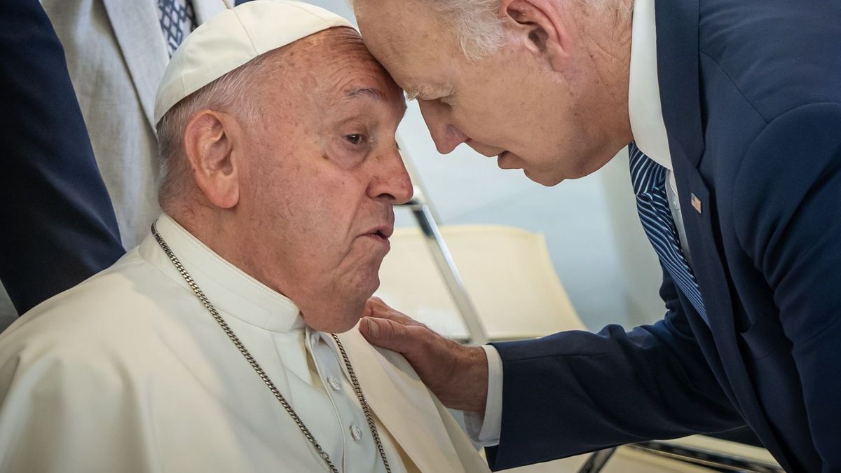 Joe Biden und Papst Franziskus