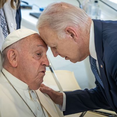 Joe Biden und Papst Franziskus