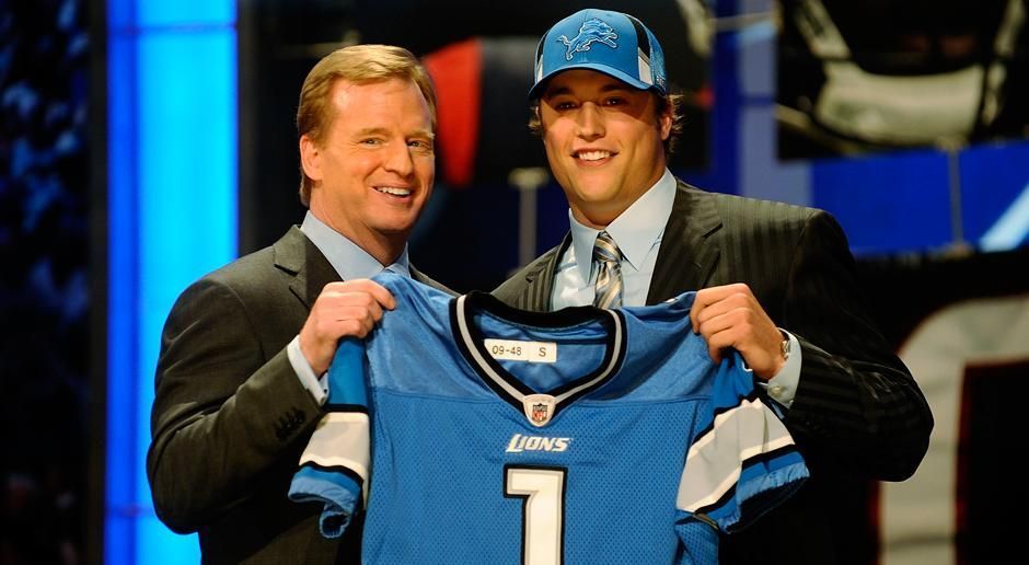 
                <strong>NFL-Draft 2009</strong><br>
                In der ersten Runde ausgewählte Quarterbacks:Pick 1 (Detroit Lions) - Matthew Stafford (Foto) - Pick 17 (Tampa Bay Buccaneers) - Josh Freeman (aktiv von 2009 bis 2015)
              