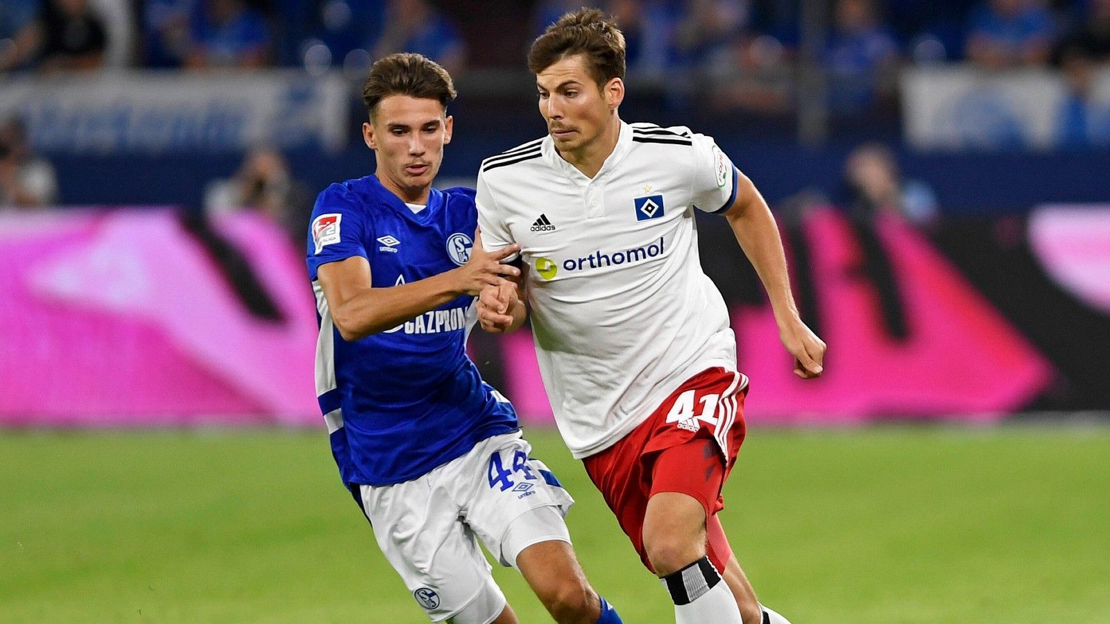 
                <strong>Bleron Krasniqi (Schalke 04)</strong><br>
                Der 19 Jahre alte Stürmer aus der eigenen Jugend kommt in der 73. Minute für Drexler ins Spiel. Während seines Kurzeinsatzes verpasst Krasniqi kurz vor dem Ende bei einer guten Chancen den möglichen Treffer zum 2:2-Ausgleich. ran-Note: ohne Bewertung.
              