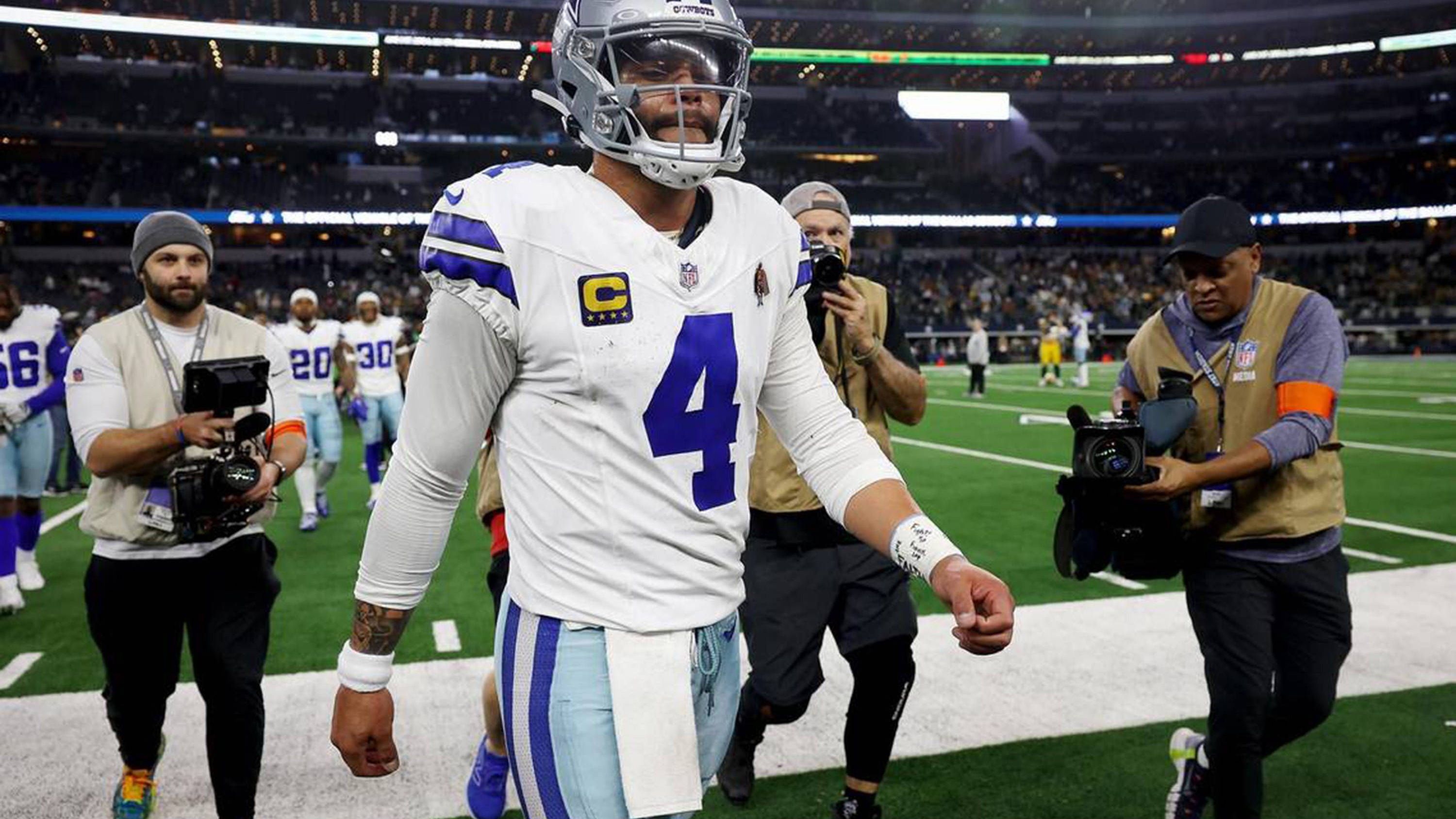 <strong>Verlierer: Dallas Cowboys</strong><br>Was ist nur mit "America's Team" los? Dallas ist bisher kaum in Erscheinung getreten in der Free Agency. Lediglich Long Snapper Trent Sieg kommt für ein Jahr für das Minimum zurück. Zudem soll Linebacker Eric Kendricks sich wohl doch gegen die 49ers und für Dallas entschieden haben. Nach dem kläglichen Playoff-Aus in der Vorsaison ist dies aber viel zu wenig. Gerade weil auch Running Back Tony Pollard weg ist.