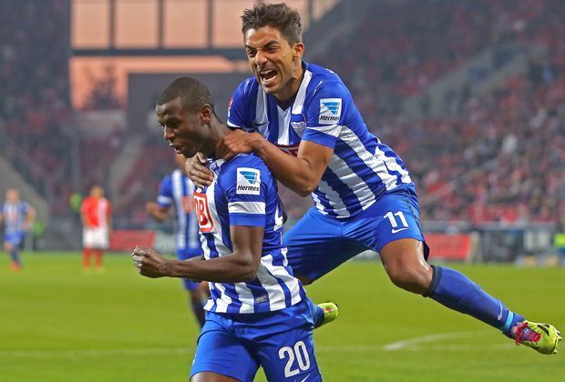 
                <strong>1. FSV Mainz 05 - Hertha BSC 1:1</strong><br>
                Nach dem Seitenwechsel kippt das Spiel zugunsten der Berliner. In der 51. nutzt der kolumbianische Torjäger Adrian Ramos einen haarsträubenden Fehlpass von Eric-Maxim Choupo-Moting und netzt eiskalt zur 1:0-Führung ein.
              