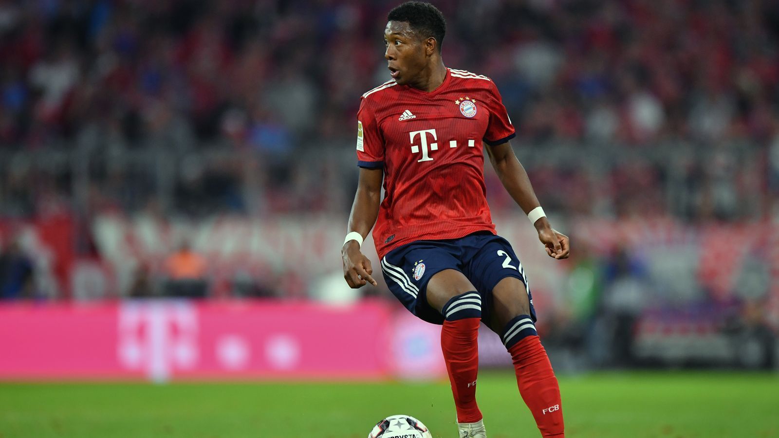 
                <strong>Abwehr - David Alaba (FC Bayern München)</strong><br>
                Der derzeit beste und bekannteste österreichische Fußballer ist nach wie vor David Alaba. Der gebürtige Wiener mit Wurzeln in Nigeria bzw. auf den Philippinen ist seit Jahren absolute Stammkraft als Linksverteidiger des FC Bayern München und gewann mit dem Verein sowohl national als auch international sämtliche Titel. Während Alabas Rolle in München höchstens mal zwischen Links- und Innenverteidiger variiert, ist der mehrmalige österreichische Fußballer des Jahres im ÖFB-Team zumeist im Mittelfeld aktiv. In seinen bisherigen 63 Länderspielen konnte der 26-Jährige schon zwölf Tore erzielen, zuletzt traf er beim 2:0-Sieg im September 2018 gegen Schweden.
              