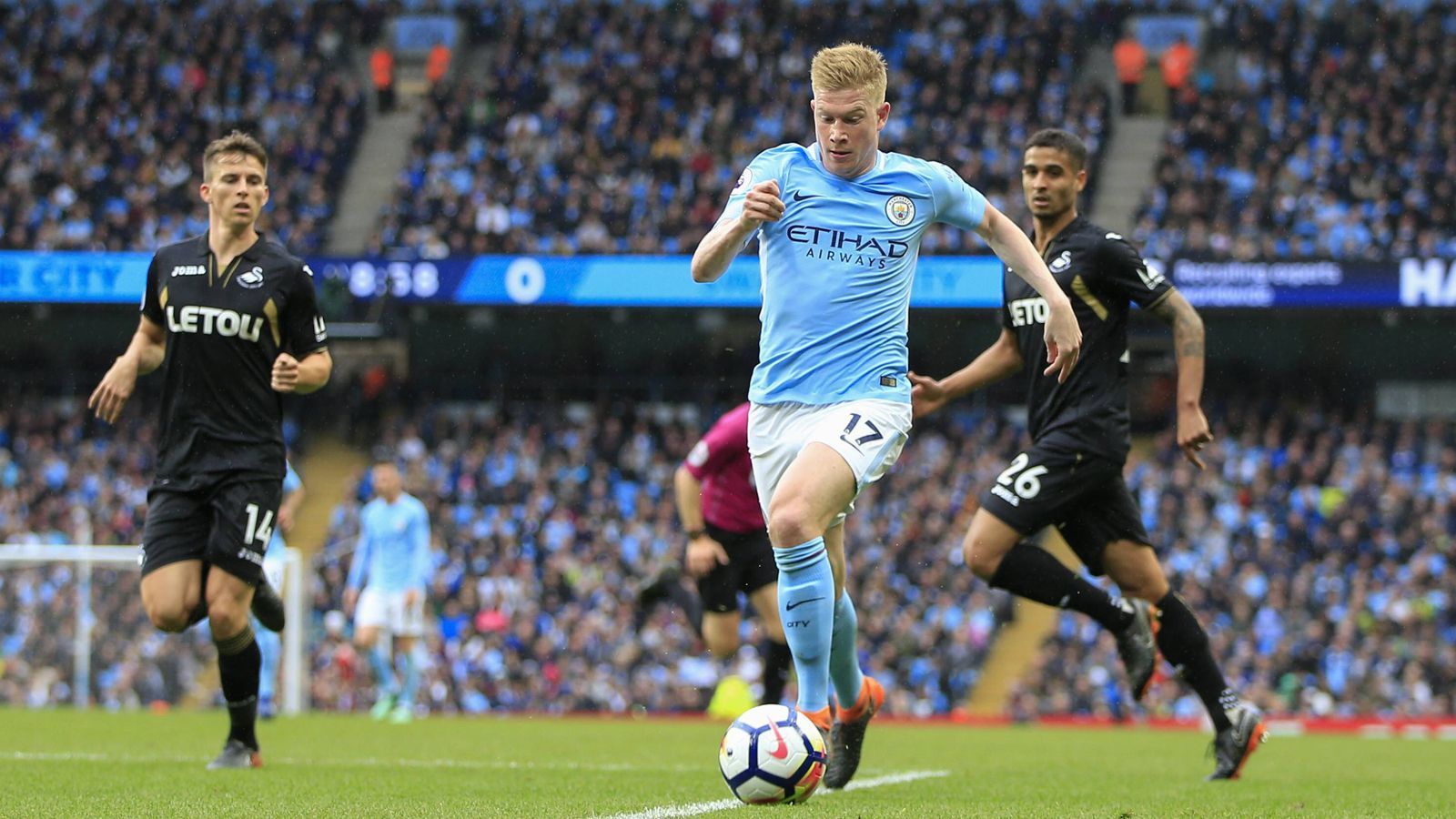 
                <strong>Kevin de Bruyne ist der Schlüsselspieler </strong><br>
                Sergio Agüero, Gabriel Jesus oder der Deutsche Leroy Sane zählen zu den besten Offensivspielern der Liga. Im Mittelfeld ist Kevin De Bruyne der absolute Schlüsselspieler, wird dabei von weiteren Ausnahmespielern wie David Silva oder Fernandinho unterstützt. Schwerwiegende Abgänge hat es nicht gegeben. ran.de Prognose: Manchester City geht als Favorit in die Saison.
              