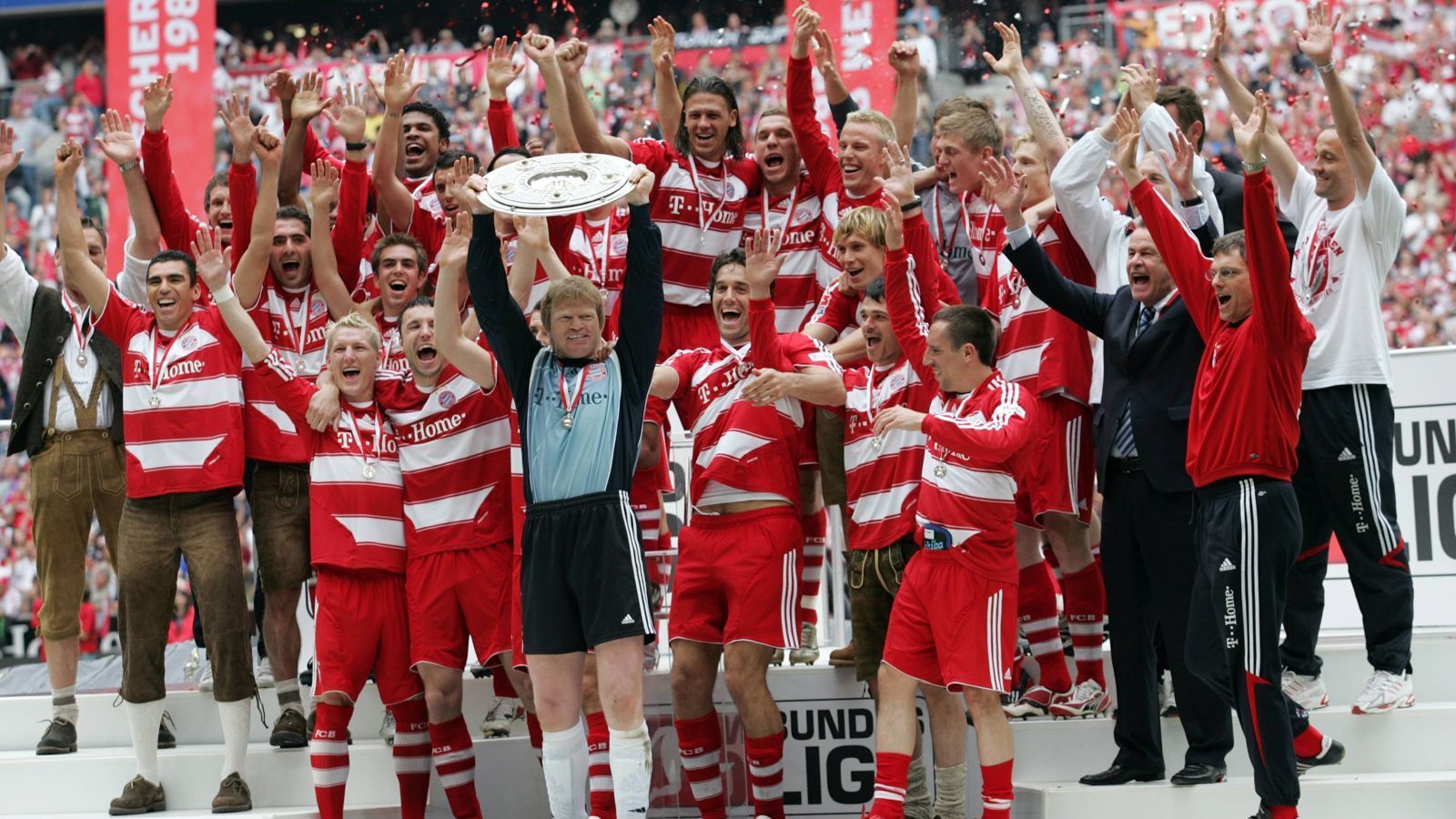 
                <strong>Immer die Bayern </strong><br>
                Deutscher Meister 2008? Jo, der FC Bayern München. Absteiger sind der 1. FC Nürnberg, Hansa Rostock und der MSV Duisburg. Aufsteiger der 1. FC Köln, die TSG 1899 Hoffenheim und Borussia Mönchengladbach.
              